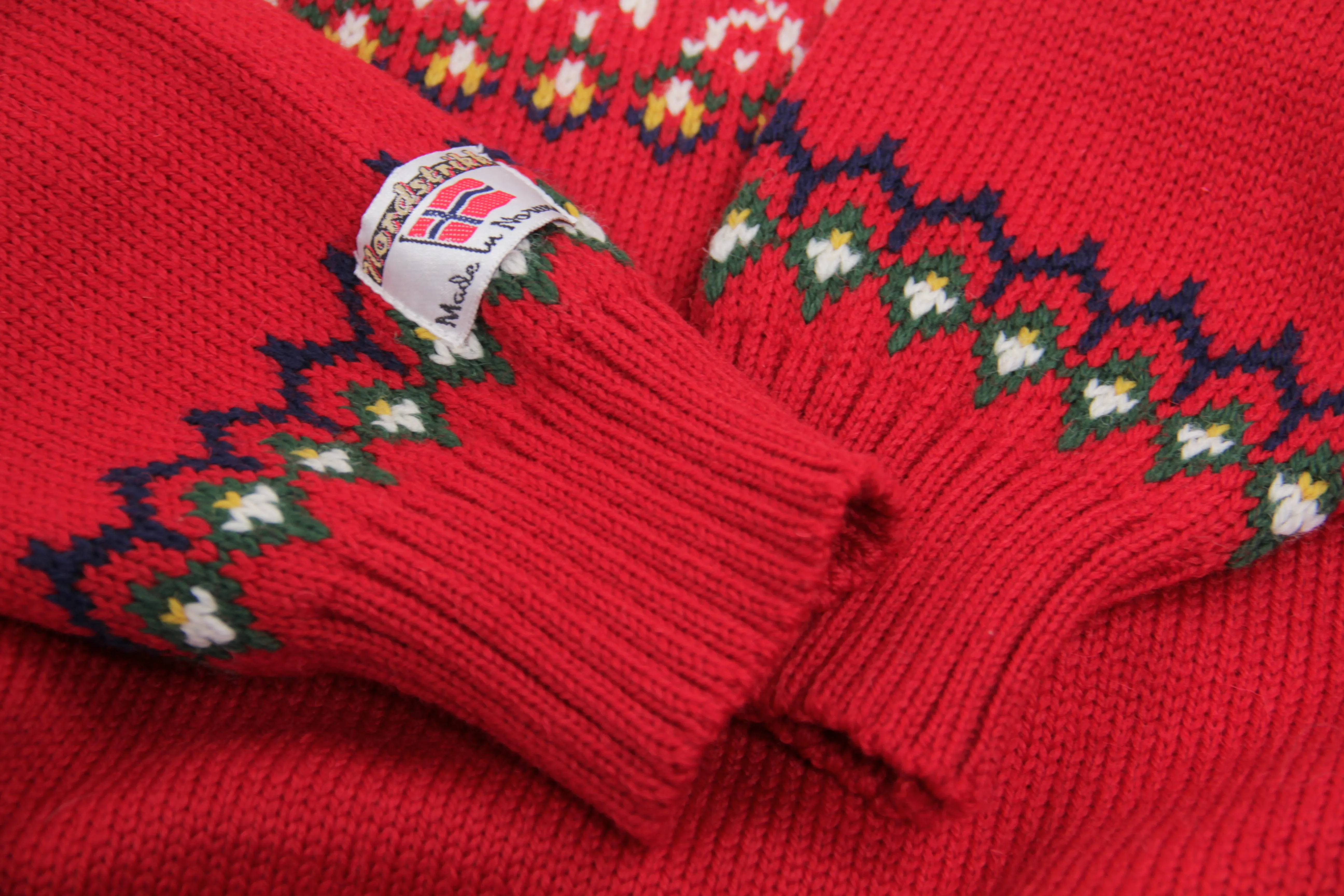 Nordstrikk Winter Wonders Red Men's Boxy Fit Sweater, M